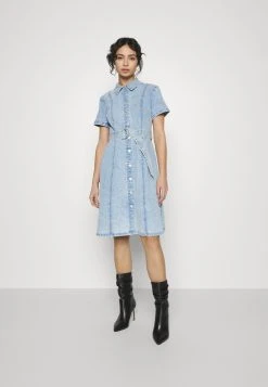 Vero Moda Petite VMSAYLA BELT DRESS - Jeanskleid - Light Blue