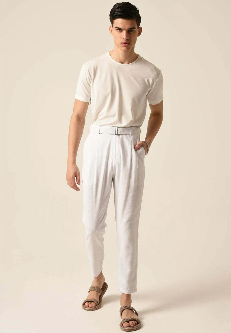 BELT DETAILED - Stoffhose - White – Bild 2